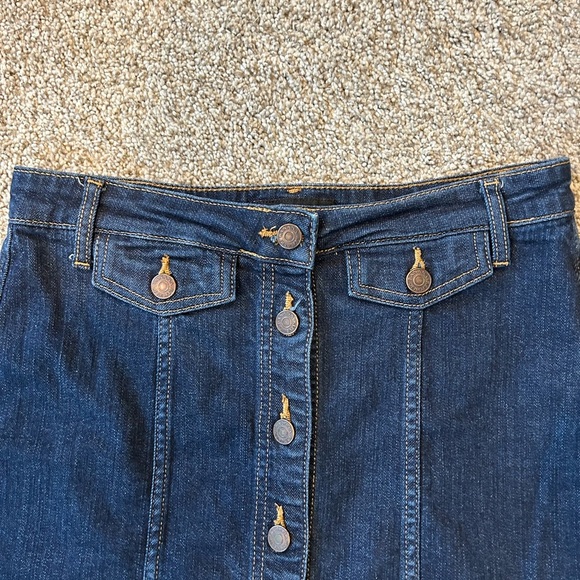 Banana Republic dark denim midi button down skirt. Sz 6/28. Like new condition - Picture 2 of 8